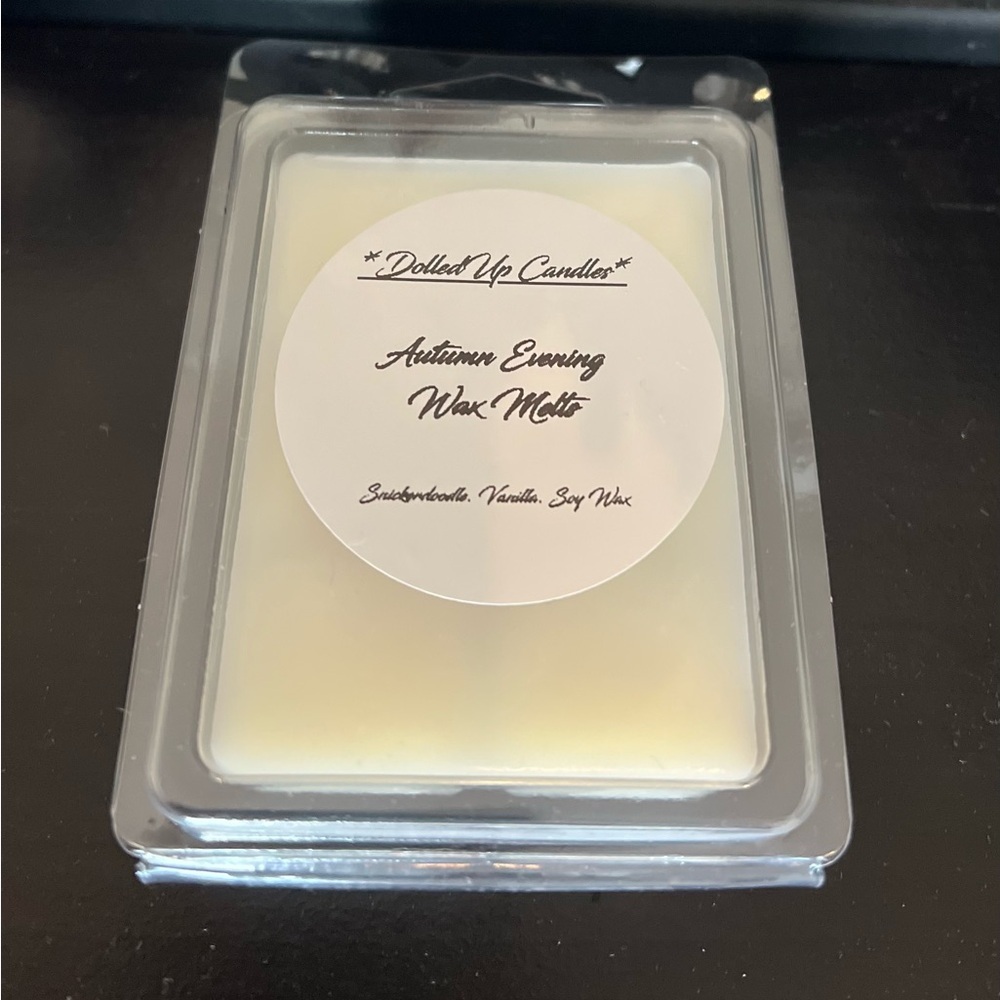 DolledUp Candles- Autumn Evening- Vanilla Snickerdoodle Scented Wax Melts - Picture 2 of 3